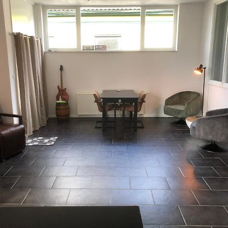 Bed and Breakfast 'T Posthuys Leens Esterno foto