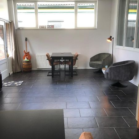 Bed and Breakfast 'T Posthuys Leens Esterno foto