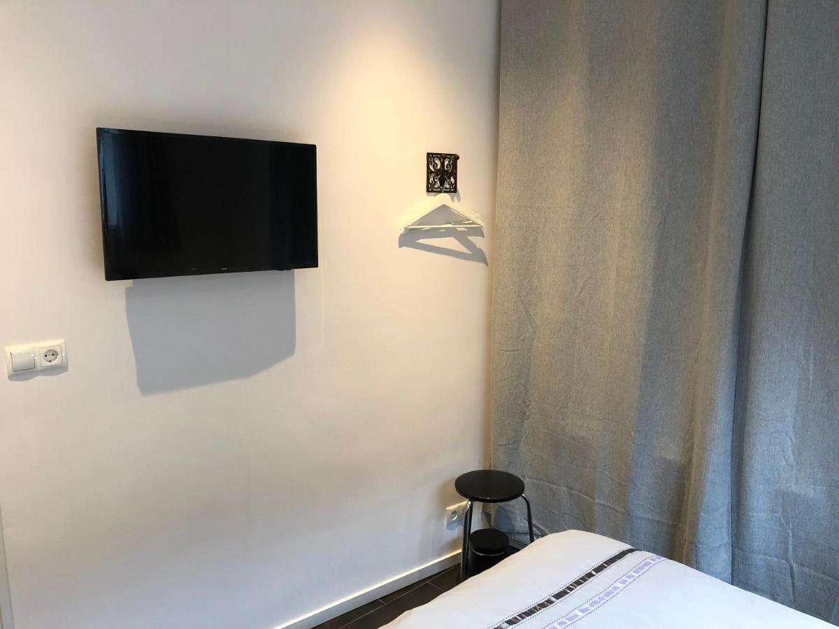 Bed and Breakfast 'T Posthuys Leens Esterno foto