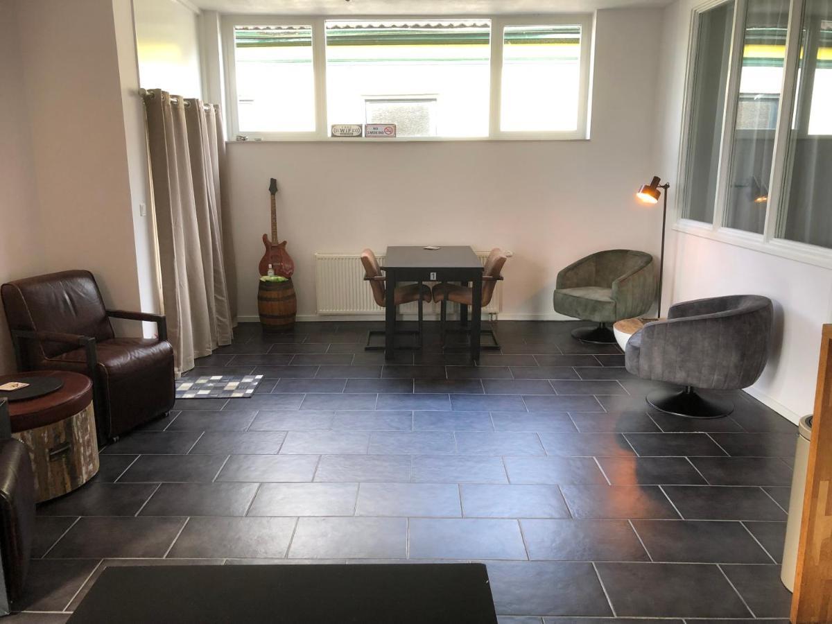 Bed and Breakfast 'T Posthuys Leens Esterno foto